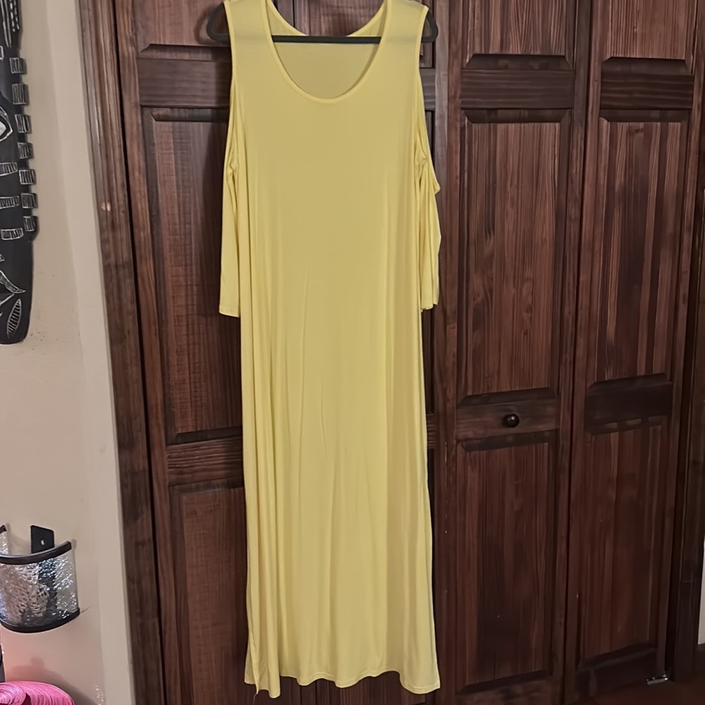 Maxi dress, off shoulders, mid length sleeve - Picture 2 of 3